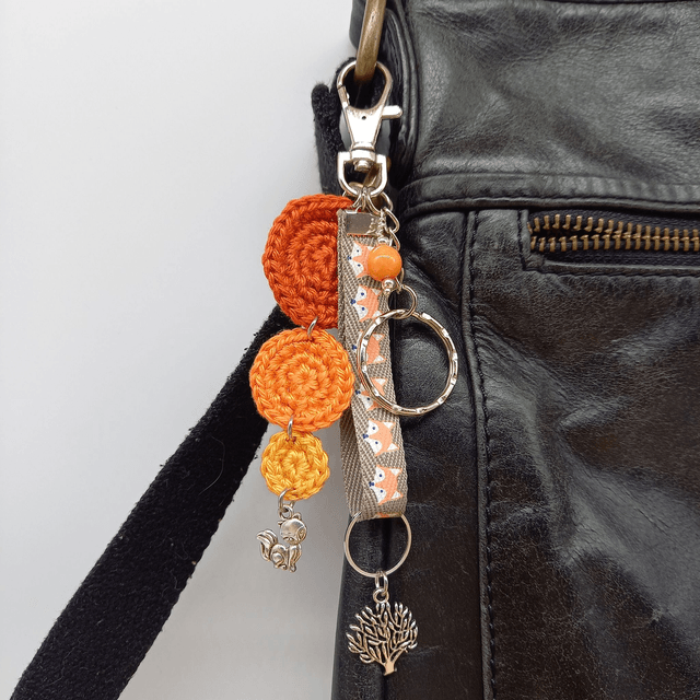 Bijou de sac / porte-clés orange - Un renard dans la forêt