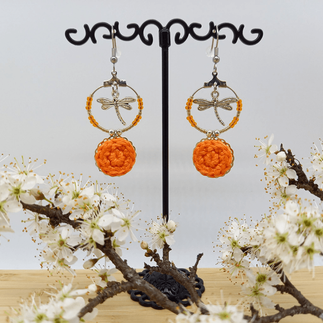 Boucles d'oreille orange et argentées, petites créoles, libellules