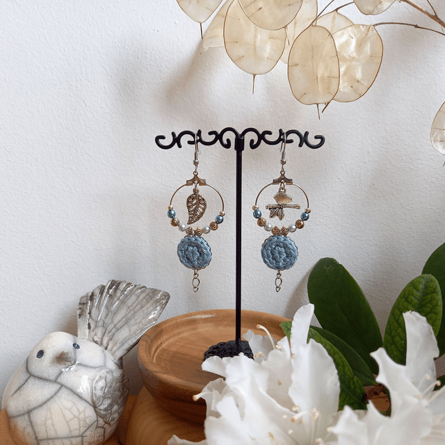 Boucles d'oreille asymétriques L'arrivée du printemps - Bleues