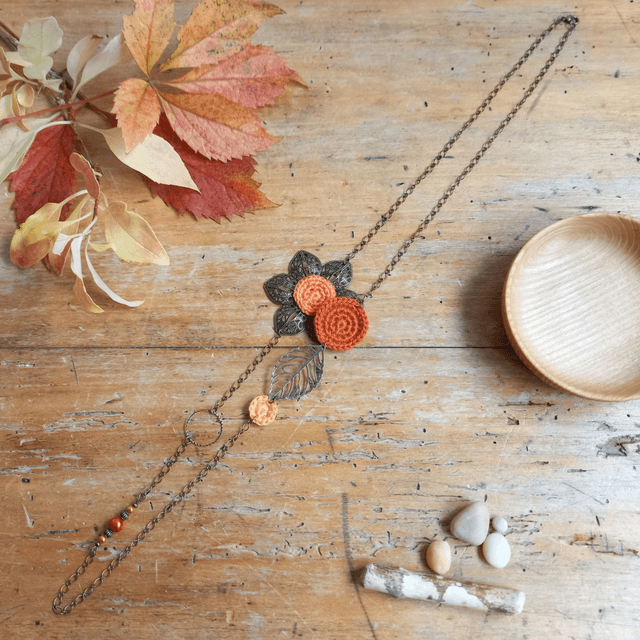 Parure orange et bronze 2 - Sautoir Fleur