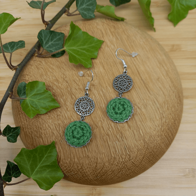 Parure verte et argentée - Boucles d'oreille vert clair pendantes