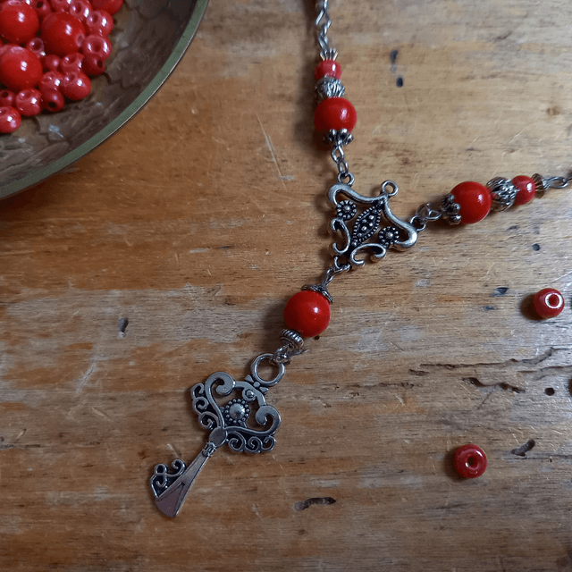 Parure rouge et argentée - Collier ras de cou - La clé