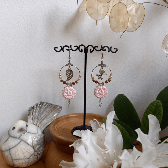 Boucles d'oreille asymétriques L'arrivée du printemps - Rose pâle
