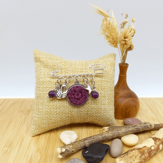 Broche aubergine et argentée - Cygne