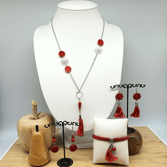 Parure rouge et argenté 2 - Boucles d'oreille rouges à pompon
