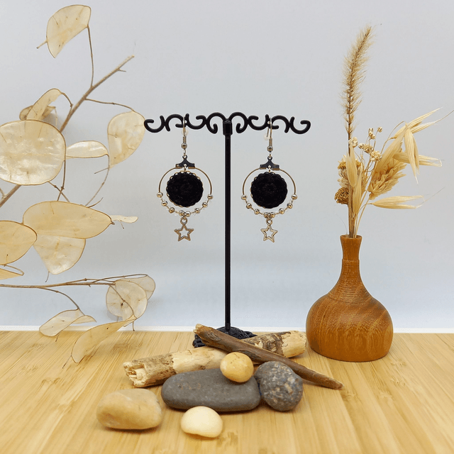 Boucles d'oreille noires et argentées, créoles étoiles