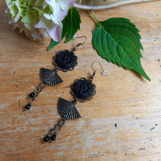 Boucles d'oreille Madame Hô - Noires