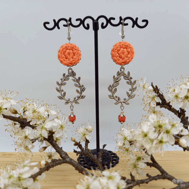 Boucles d'oreille saumon et argentées, feuillage