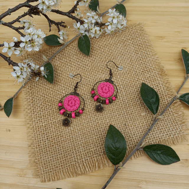 Boucles d'oreille fuchsia et bronze, créoles fleur de cerisier
