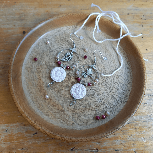 Boucles d'oreille asymétriques L'arrivée du printemps - Rose pâle