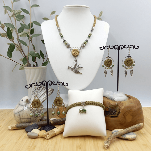 Parure kaki clair et argentée - Collier ras de cou Hirondelle