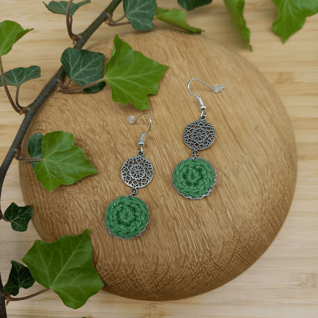 Parure verte et argentée - Boucles d&#039;oreille vert clair pendantes