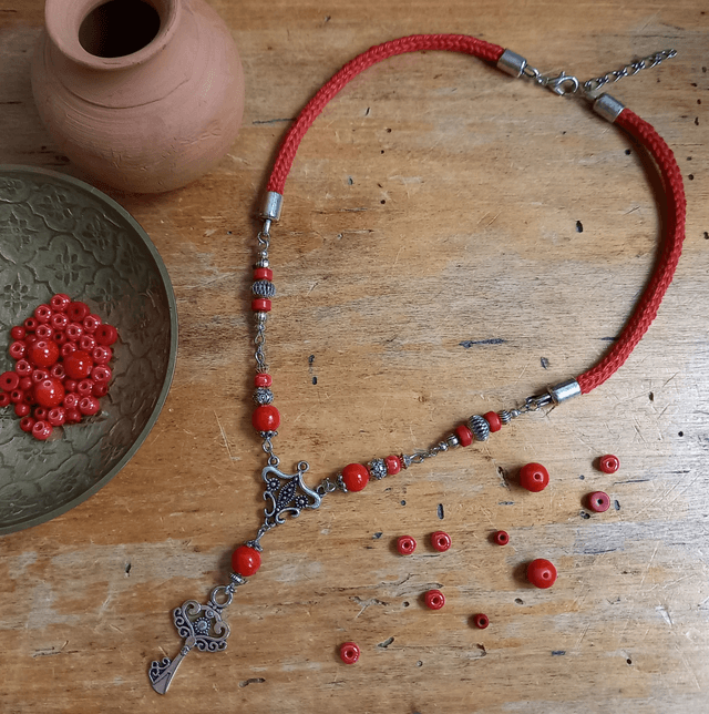 Parure rouge et argentée - Collier ras de cou - La clé